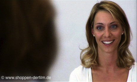 Die Schauspielerin Julia Heinze als Jasmin in dem Film Shoppen
